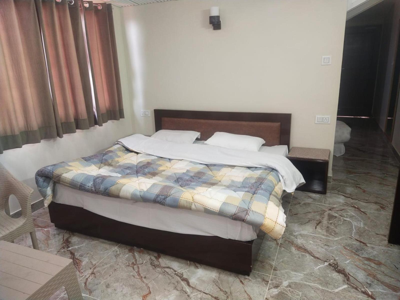 Dhanlaxmi Apartments Shimla Oda fotoğraf
